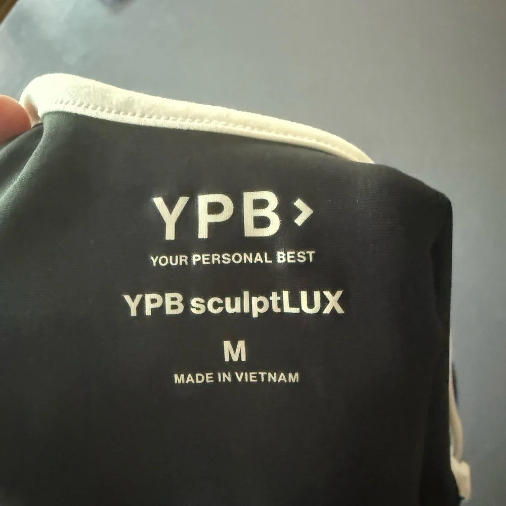 Abercrombie YPB workout tank - Picture 3 of 3